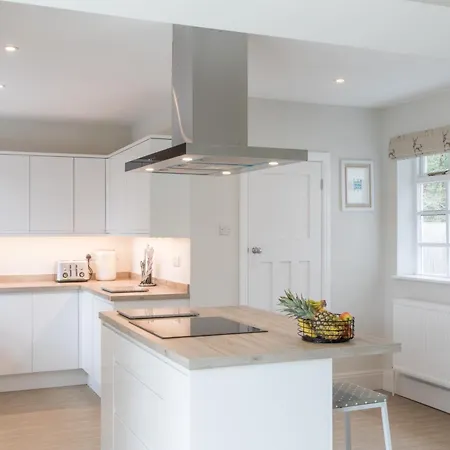 Peaceful Woodland Retreat Near Clifton,