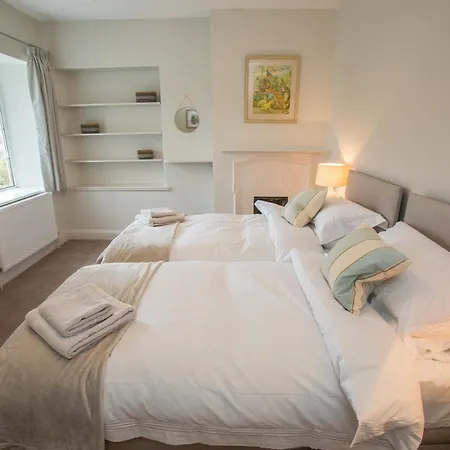 Peaceful Woodland Retreat Near Clifton, *