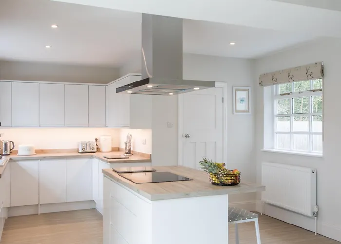 Peaceful Woodland Retreat Near Clifton,