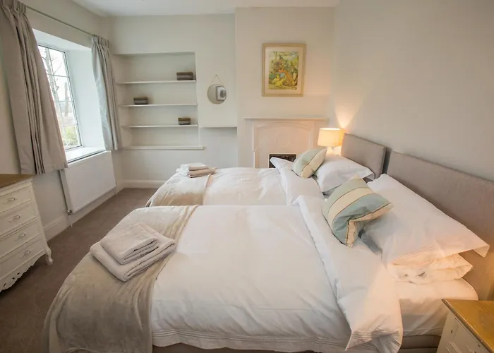 Peaceful Woodland Retreat Near Clifton, *