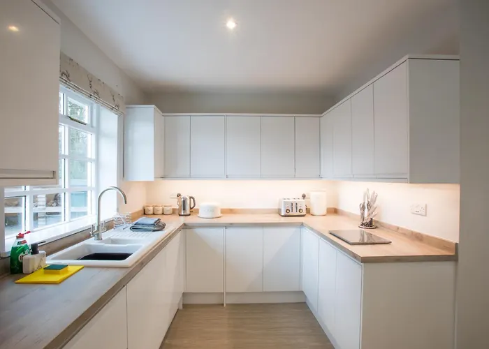 Peaceful Woodland Retreat Near Clifton, Casa de Férias