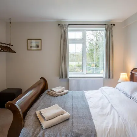 Peaceful Woodland Retreat Near Clifton, 브리스틀