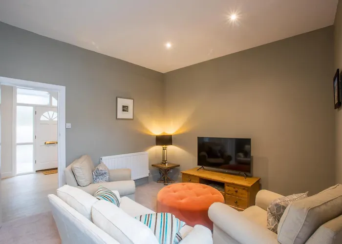 Holiday home Peaceful Woodland Retreat Near Clifton,