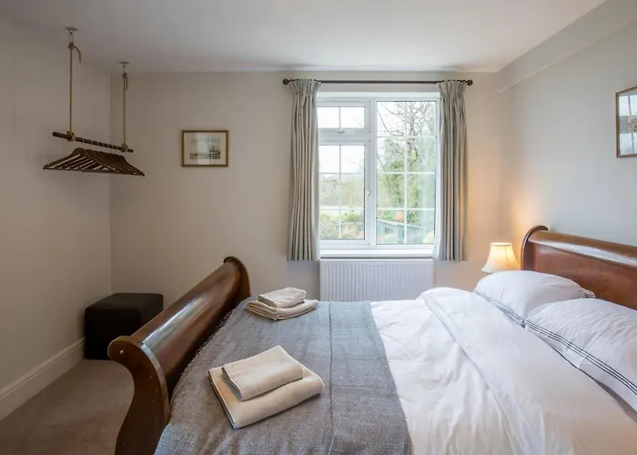 Peaceful Woodland Retreat Near Clifton, Bristol